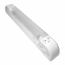 115 / 230V Dual Voltage Shaver Light with Socket